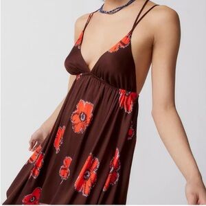 Urban Outfitters / Ecote Flowy Floral Midi Dress